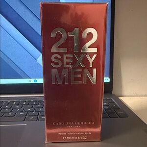 Carolina Herrera 212 Sexy Men Eau de Toilette - Red and Silver